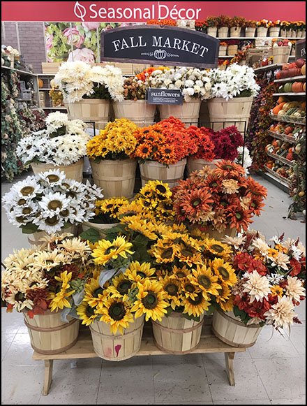 https://www.luckyclovertrading.com/images/Fall-Market-Floral-Basket-Display-Main.jpg